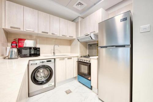 Elite LUX Holiday Homes - Stylish 1 BR Pool & World Class Gym in Dubai South - image 10