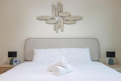 Elite LUX Holiday Homes - Spacious 1 BR Near Metro Station in Al Furjan Dubai - image 12
