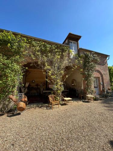 Cottage dans parc du Château d Émalleville (Cottage dans parc du Chateau d Emalleville) in 厄瑪魯維爾