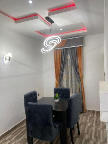 Knock inn luxury apartment in เบนินซิตี้