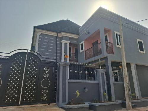 Knock inn luxury apartment in เบนินซิตี้