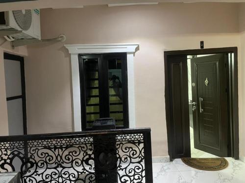 Knock inn luxury apartment in เบนินซิตี้
