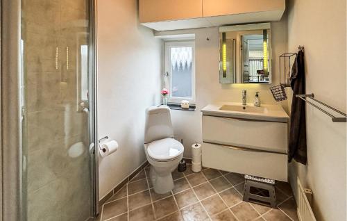 Bathroom, 3 Bedroom Cozy Home In Haderslev in Diernaes