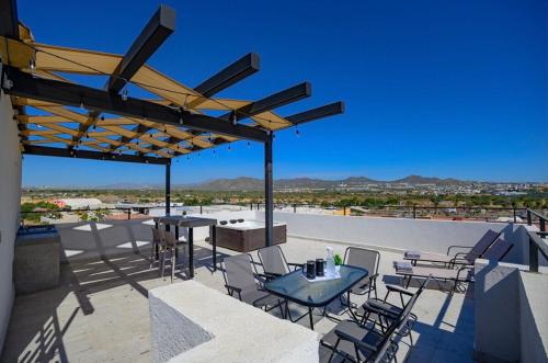 Beautiful penthouse with rooftop!