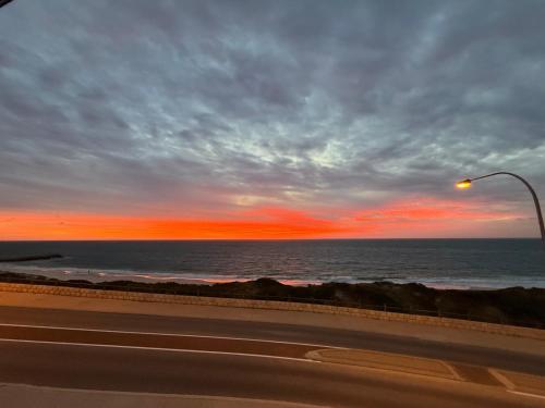 Quinns Rocks - Quinns by the Sea - 2BDR Beachfront Haven