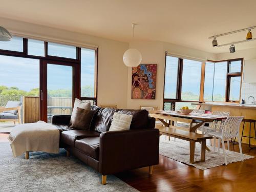 Architectural Coastal Retreat 100m to Beach in Golden Beach