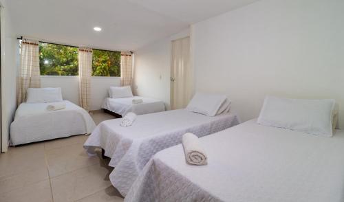 1 double bed, 2 twin beds