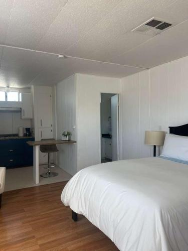 1 queen bed