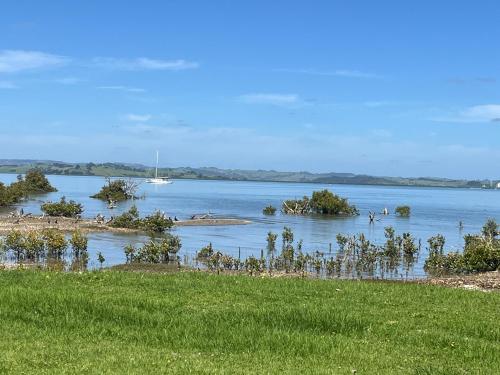 Apkārtne, Harbour-side Escape in Tamaterau