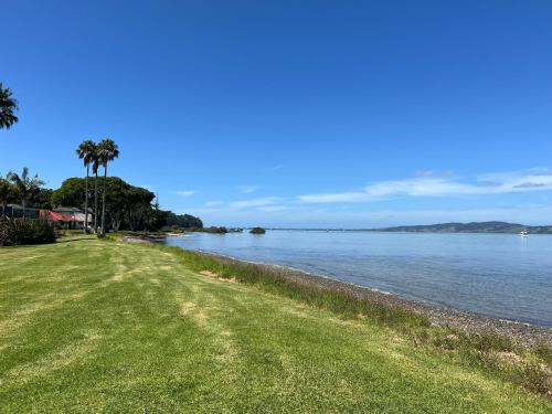 pludmale, Harbour-side Escape in Tamaterau