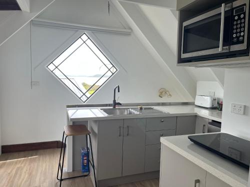 virtuve, Harbour-side Escape in Tamaterau