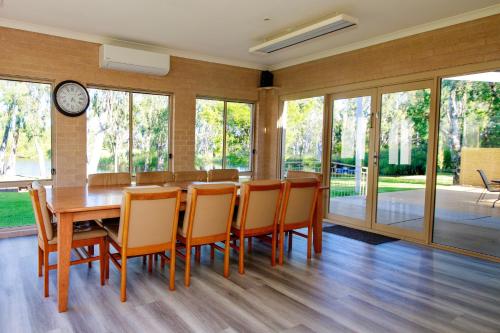 Barry's Riverside Retreat in Bundalong