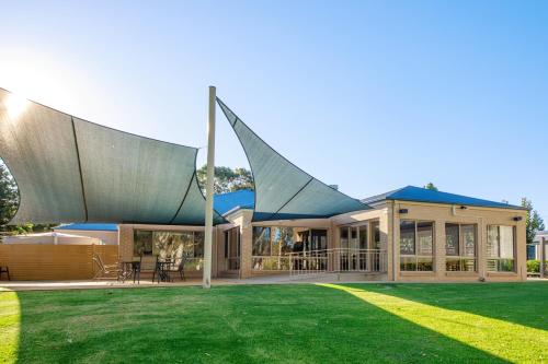Barry's Riverside Retreat in Bundalong