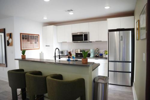 Retro Zen-Great Central Location-Free Gated Park in East Dallas