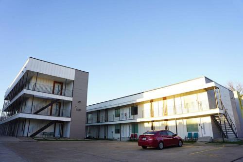 Retro Zen-Great Central Location-Free Gated Park in East Dallas