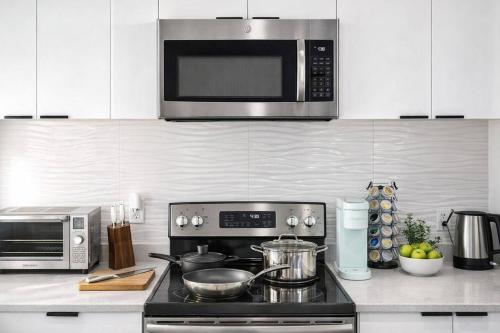 Retro Zen-Great Central Location-Free Gated Park in East Dallas