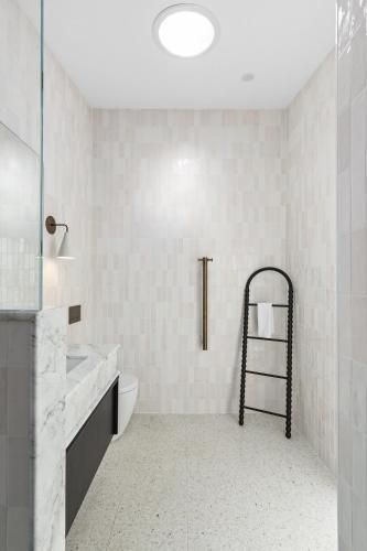 Bright 2 Bed House in Surry Hills - image 2