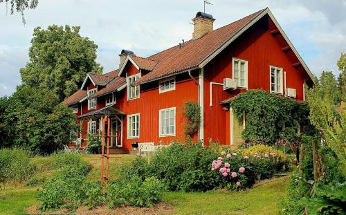 Peaceful Oasis In A Unique Historic Village