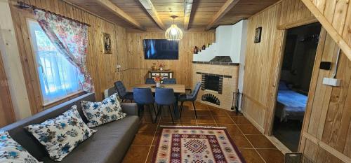Cabana 2 Râuri (Cabana 2 Rauri) in Bălnaca