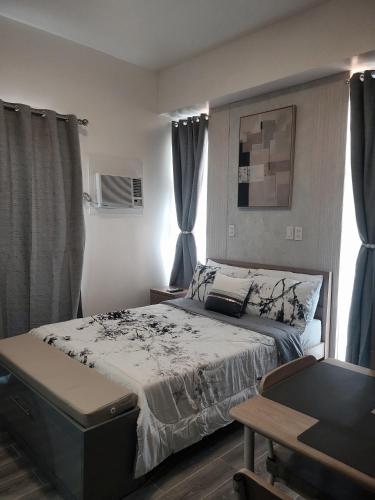Bed, Studio unit with balcony and amenity view near the airport with High speed internet in Cabantian