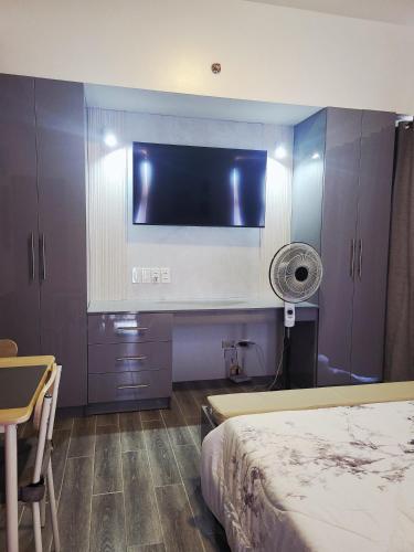 Facilities, Studio unit with balcony and amenity view near the airport with High speed internet in Cabantian