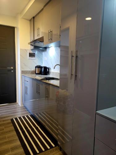Studio unit with balcony and amenity view near the airport with High speed internet in Cabantian