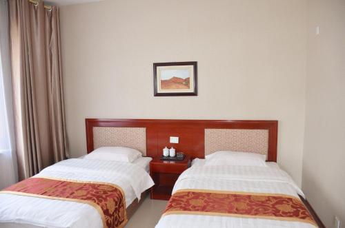 The Silk Road Travelers Hostel Ideally located in the Zhangye area, The Silk Road Travelers Hostel promises a relaxing and wonderful visit. Featuring a satisfying list of amenities, guests will find their stay at the property a com