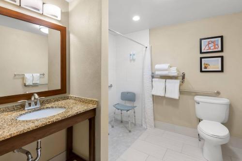 Comfort Suites Near Universal Orlando Resort - image 43