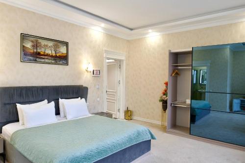 al Madina Hotel Samarkand - Tap to explore photos