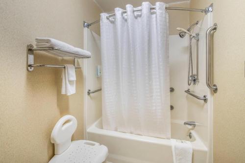 Quality Inn at Bangor Mall - image 36