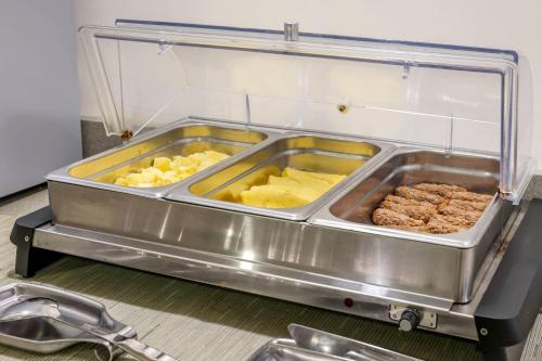 อาหารและเครื่องดื่ม, Quality Inn at Bangor Mall in บันกอร์ (ME)