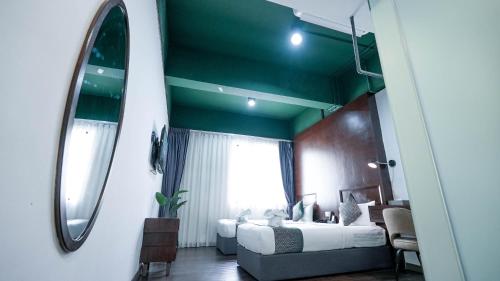 room detail thumbnail 2