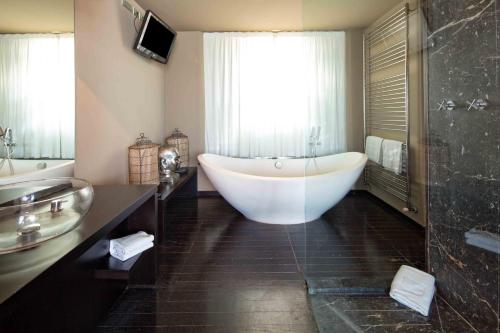 82831916 Riviera Golf Resort