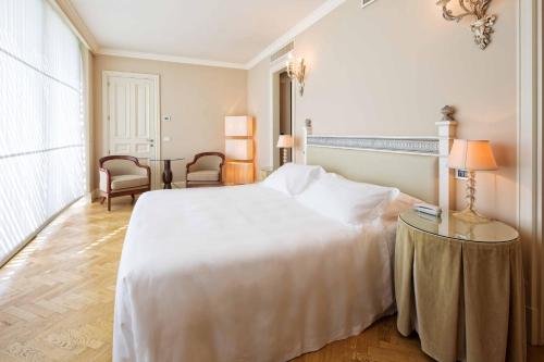 82832144 Riviera Golf Resort