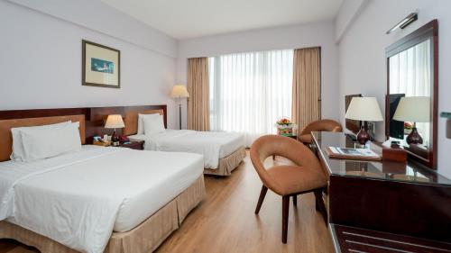 Chambre avec 2 lits, vue sur la ville