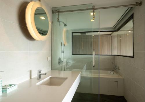 room detail thumbnail 2