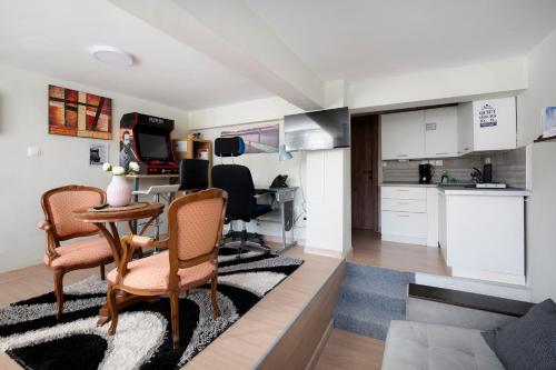 Office Home 3 By Vilfredo – khách sạn tại Charilaou