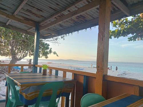 Enas Cottage Pamilacan IsLand in パミラカン アイランド