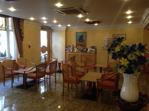 Troy Hotel - image 5