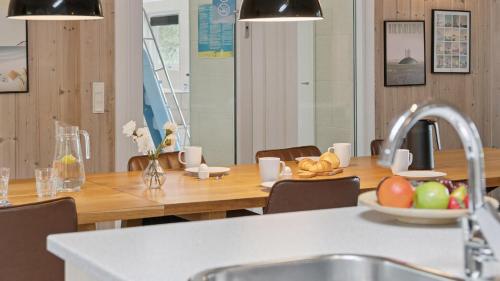kuhinja, Villavilla 222 - Marielyst, Lollandfalstermøn in Idestrup