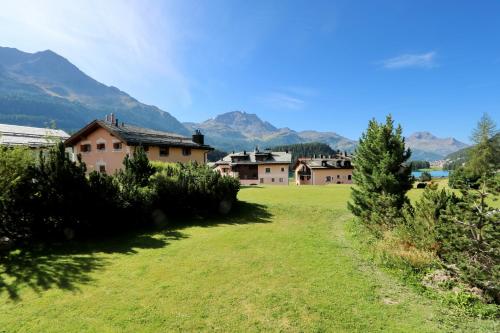 Surrounding environment, Apartment Uerts in Silvaplana