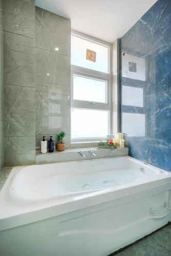 Alaya Stays The Ridgeview Pet-friendly Retreat - image 4