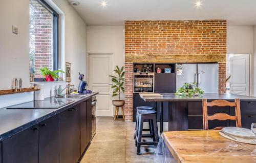 virtuve, Gorgeous Home In Auvilliers With Wifi in Sainte-Beuve-en-Riviere