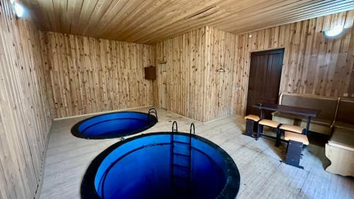 Piscina, Modern Villa with Private Pool in Ptghni