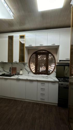Cozinha, Modern Villa with Private Pool in Ptghni