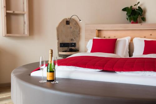 Junior Suite with Spa Bath image 7