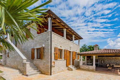  SANJA house with apartments in Murine