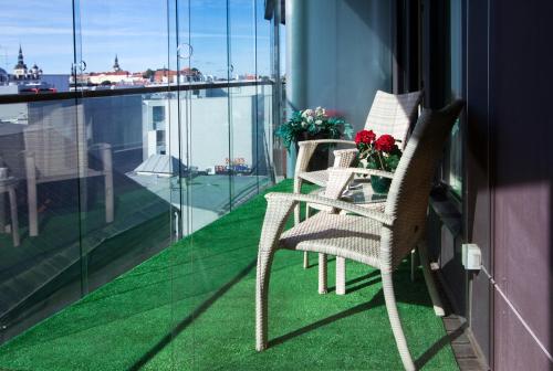 One-Bedroom Apartment with Terrace image 9