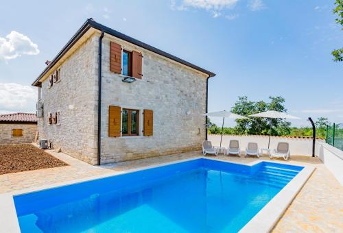  SANJA house with apartments in Murine