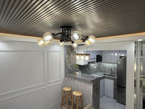 Cucina, Chic & Cozy Luxury 2-Story Contemporary Townhome in Tanza